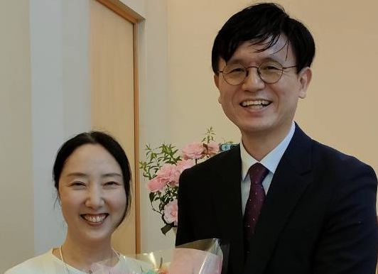 牧師、李泰俊・徐美妍